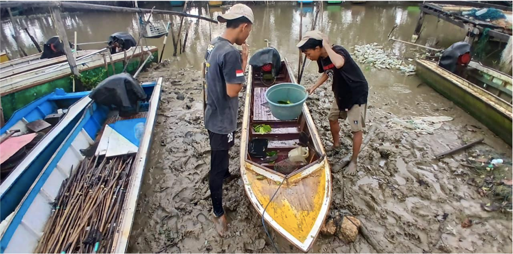 Di Antara Rimbun Mangrove, Dimas Menjemput Rezeki dari Kepiting Bakau 